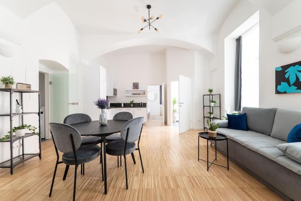 Spacious 2Br Near Attractions By Hm Wien Ngoại thất bức ảnh